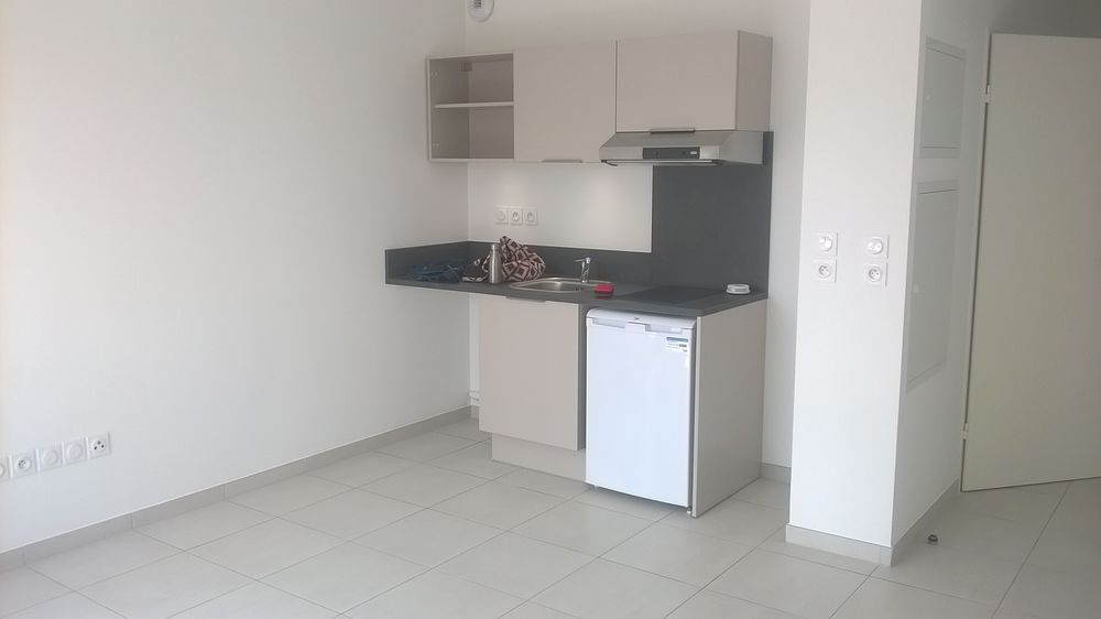 Location Appartement Grand studio avec balcon - quartier Beaux Arts Montpellier