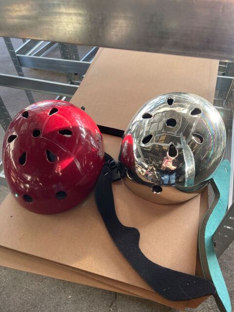 2 CASQUES POUR VELO TRES BON ETAT JAMAIS SERIVS Balbins (38)