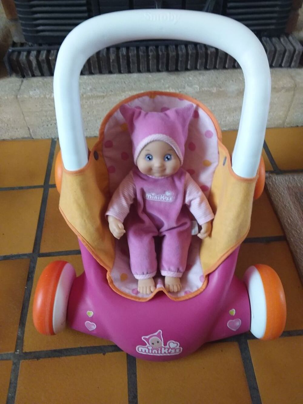POUSSETTE ET SON POUPON MINIKISS Jeux / jouets