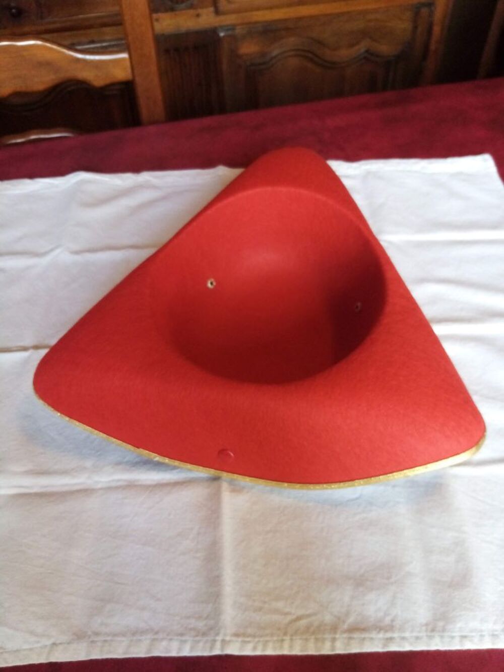 Chapeau festif neuf jamais port&eacute; Vêtements