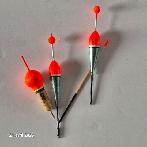 Lot de 3 flotteurs diff�rents de la m�me collection , Sensas 3 Saumur (49)