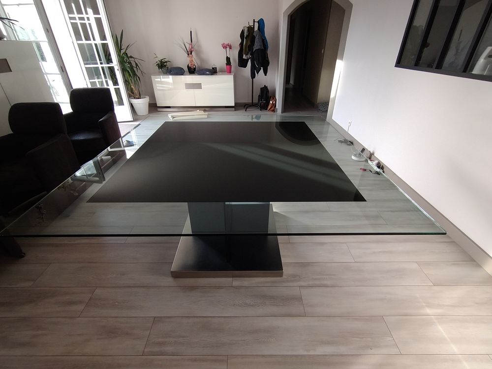 belle table carr&eacute;e Meubles