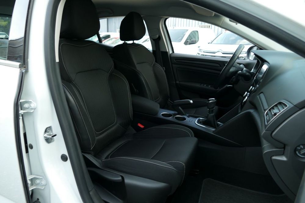 Megane IV M&eacute;gane IV Berline dCi 110 Energy eco2 Business 2017 occasion 13600 La Ciotat