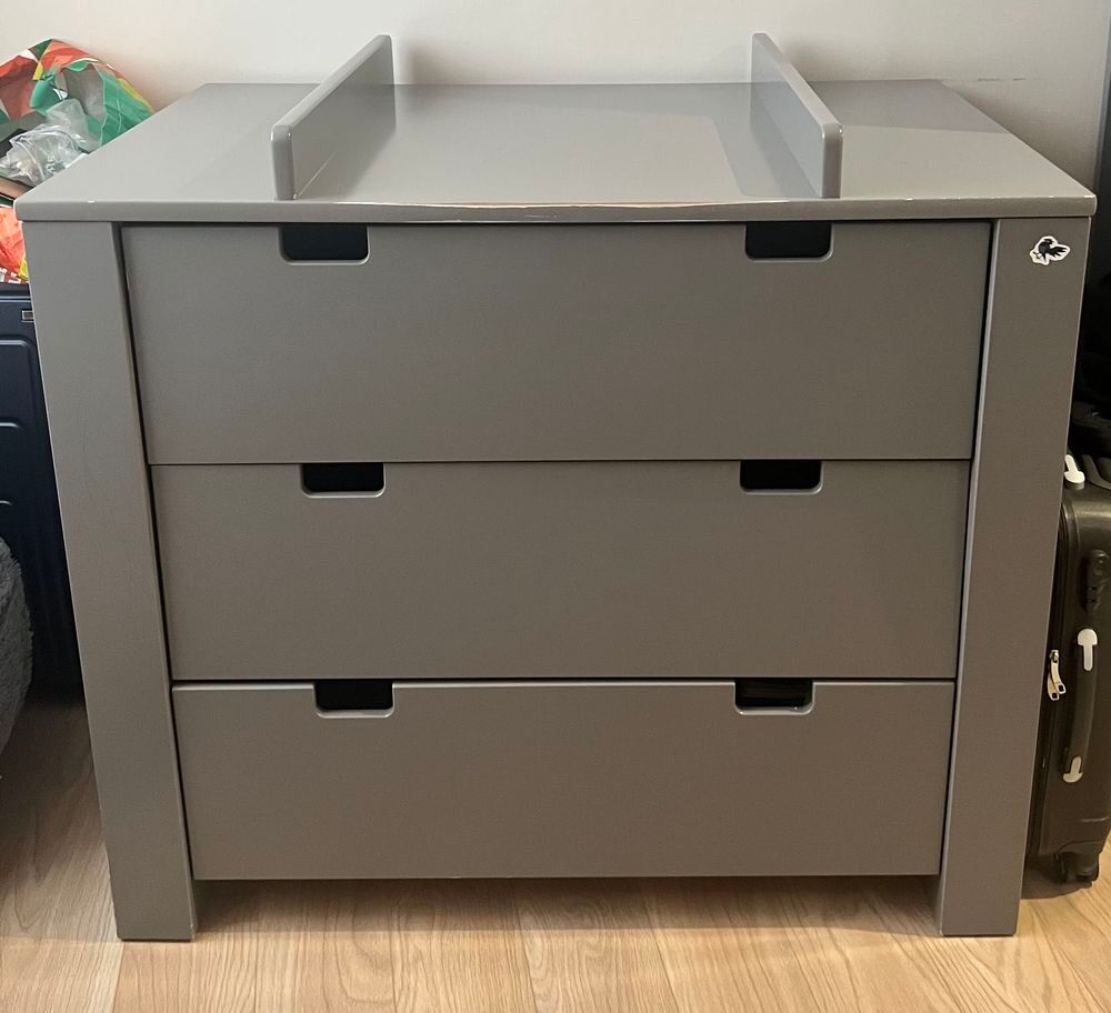 penderie et table &agrave; langer Mobilier enfants