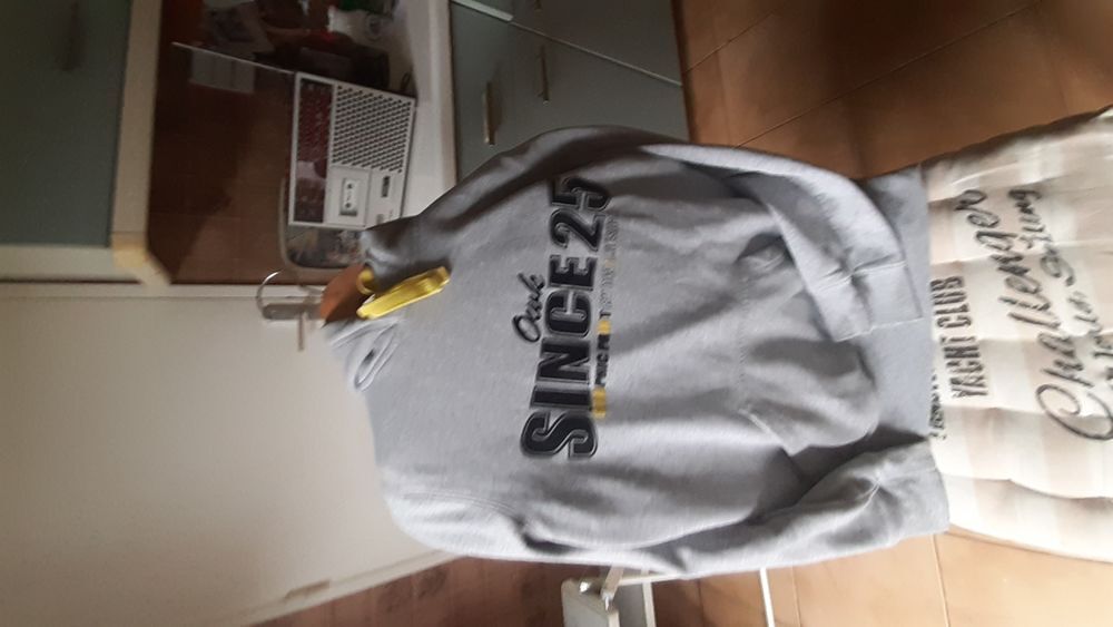 Haut de sweat gris Vêtements