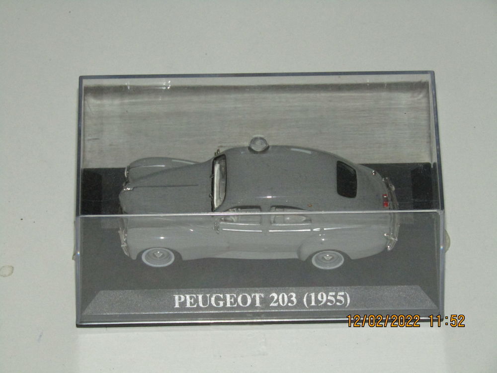 Lot 3 voitures miniatures 1/43&egrave;me neuves. Prix sacrifi&eacute; Jeux / jouets