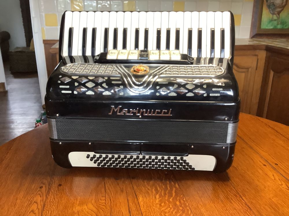 Accord&eacute;on chromatique Instruments de musique