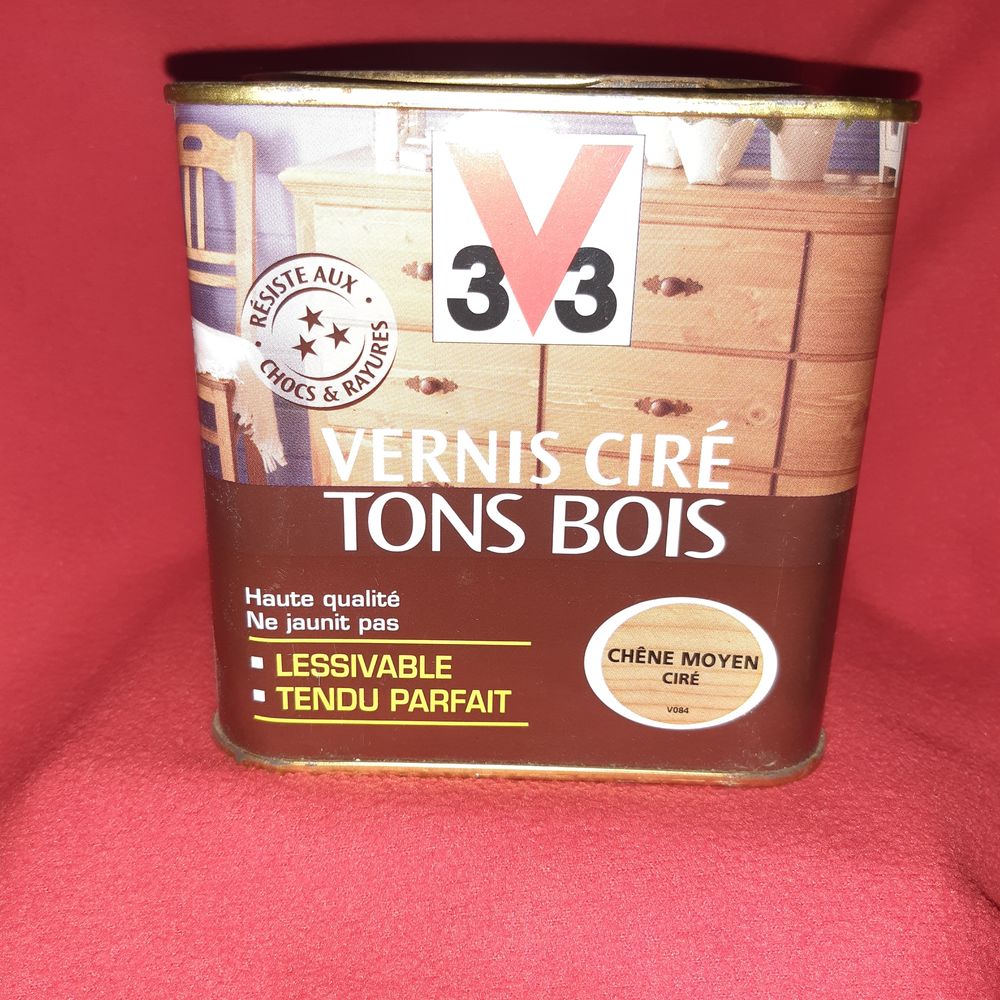 Vernis bois, diff&eacute;rentes teintes et volumes de 10 &agrave; 25 € Bricolage