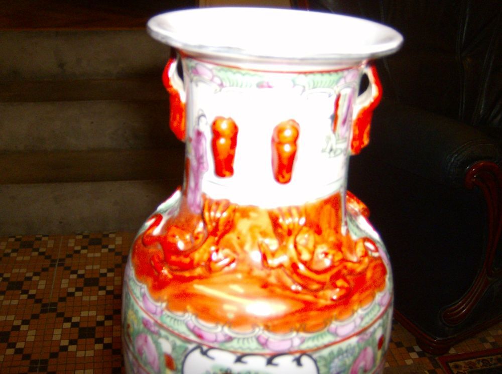 BEAU VASE BALUSTRE PORCELAINE DE CHINE =CANTON... Décoration
