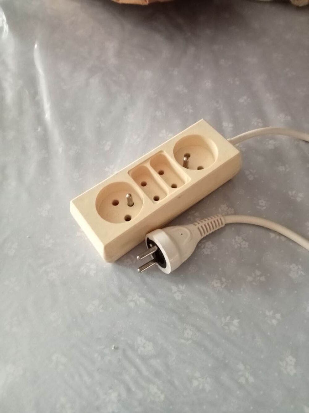 multiprise avec rallonge de 1m50 Bricolage