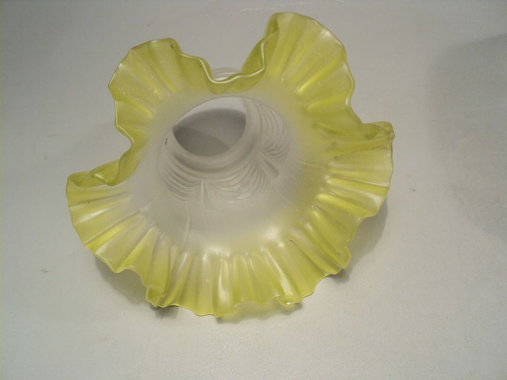 Ancienne Tulipe Abat-Jour Verre Drap&eacute; 1900 Collerette Verte Décoration