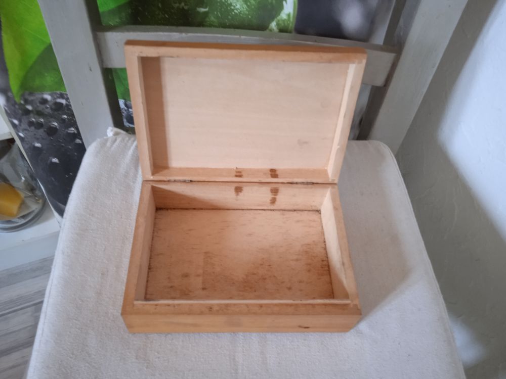 Boite en bois
Village du Jura
Excellent etat Bricolage