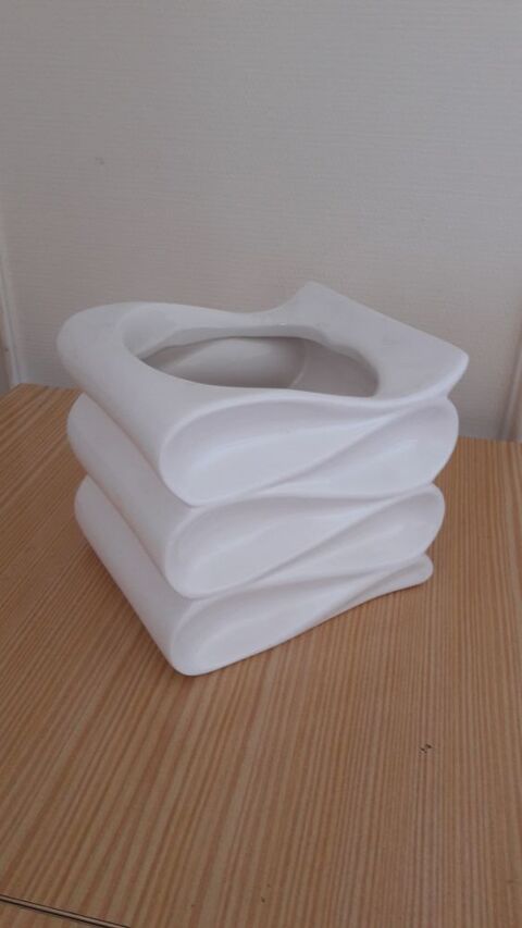 cache-pot blanc  5 Fontenay-aux-Roses (92)