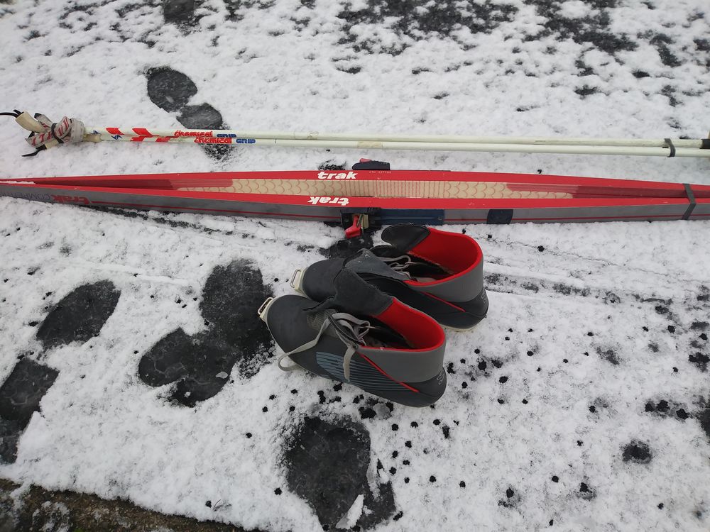 Skis de fond, chaussures et b&acirc;tons Sports