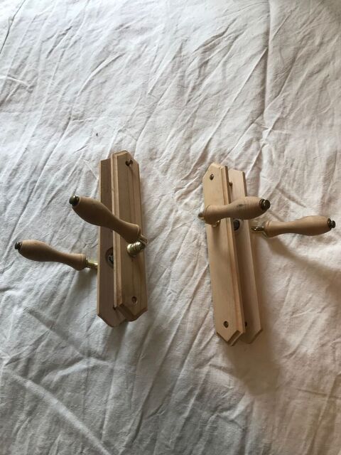 Deux Poign�es de porte en bois neuves  10 Mottier (38)