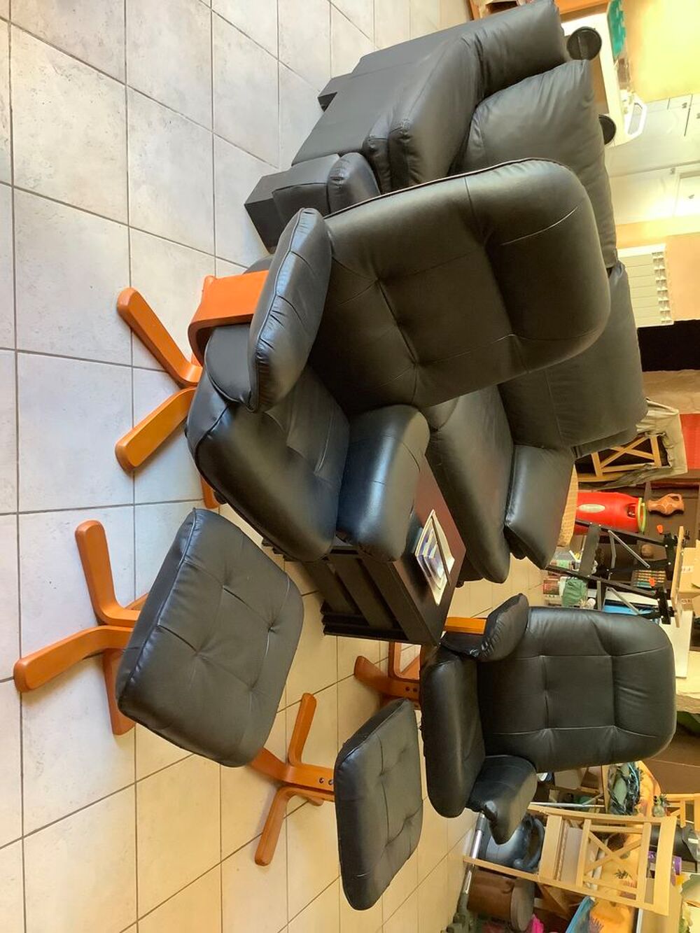 Une paire de fauteuil relax en cuir inclinaison r&eacute;glable Meubles