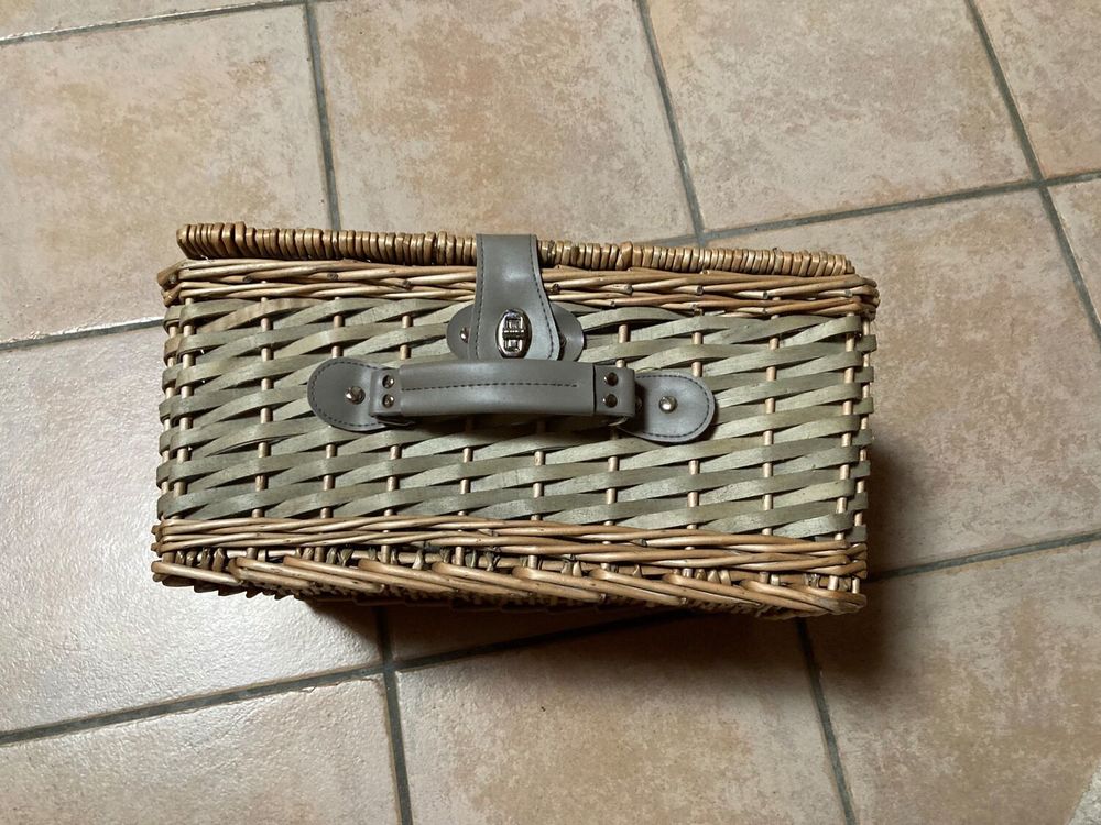 Panier de pique-nique pratique pour 4 personnes - Neuf. Sports