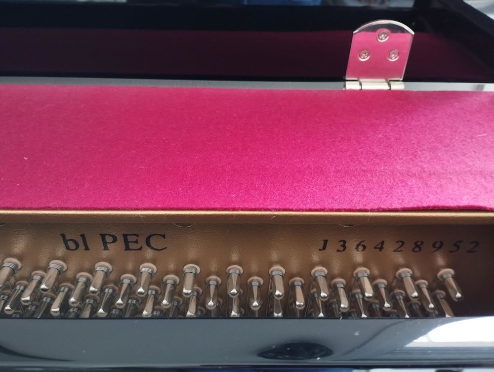 Piano droit YAMAHA B1 PEC option chrom&eacute; Parfait Etat Instruments de musique
