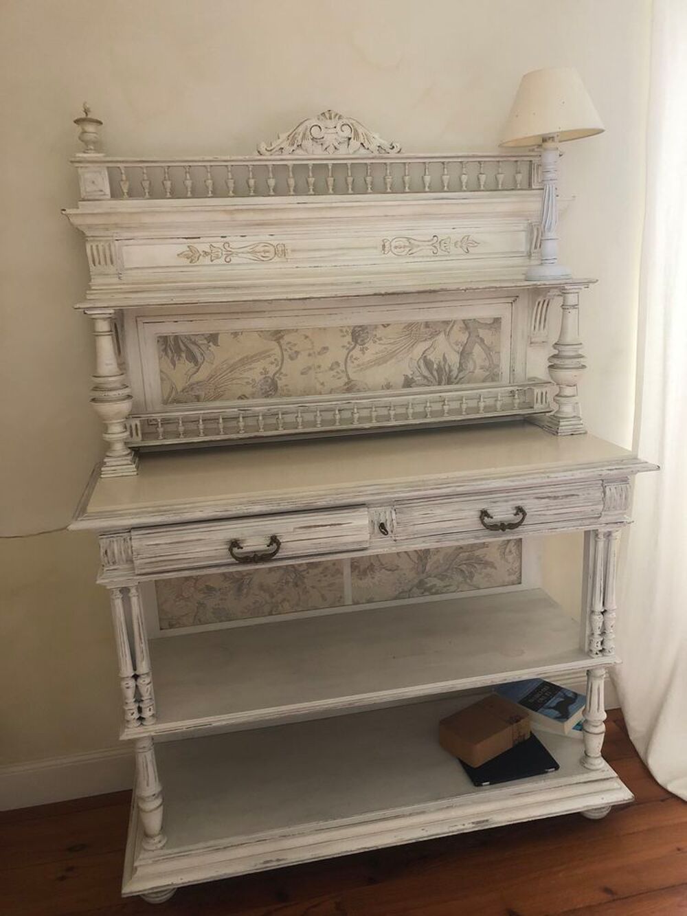 Buffet ancien patin&eacute; Meubles