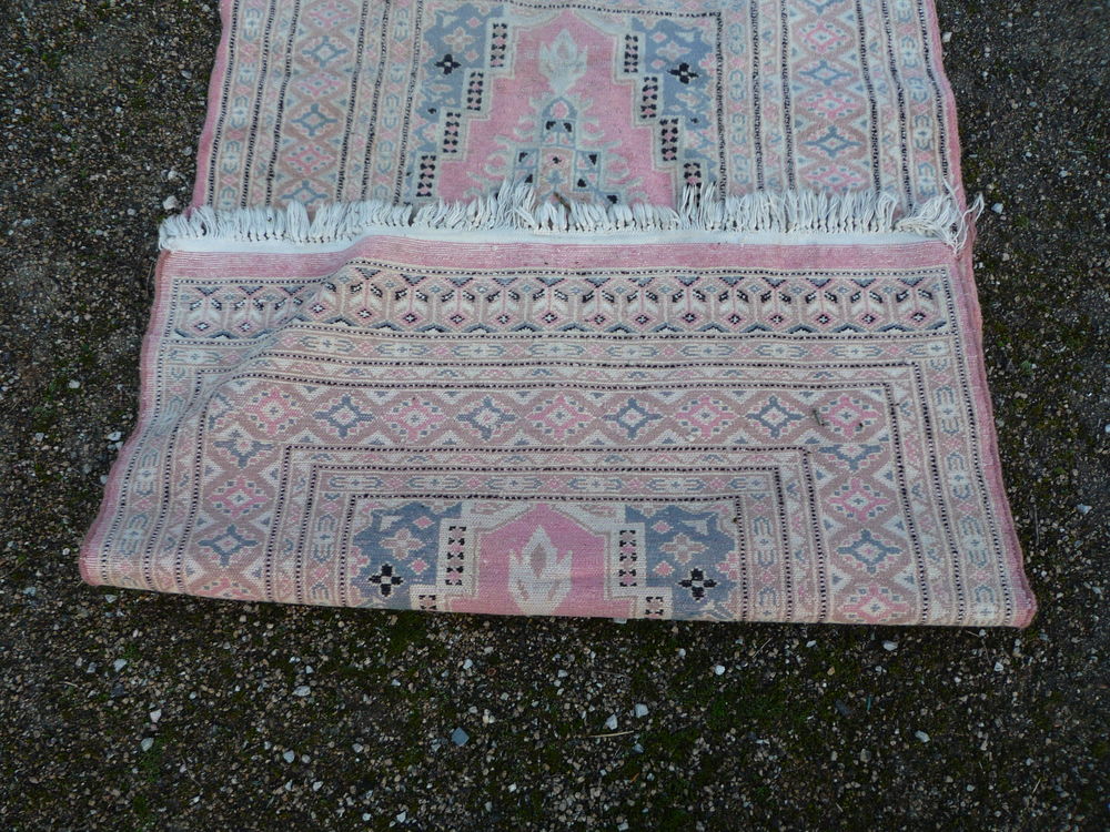 Tapis d'orient nou&eacute; main (G)
160cm x 93cm Décoration