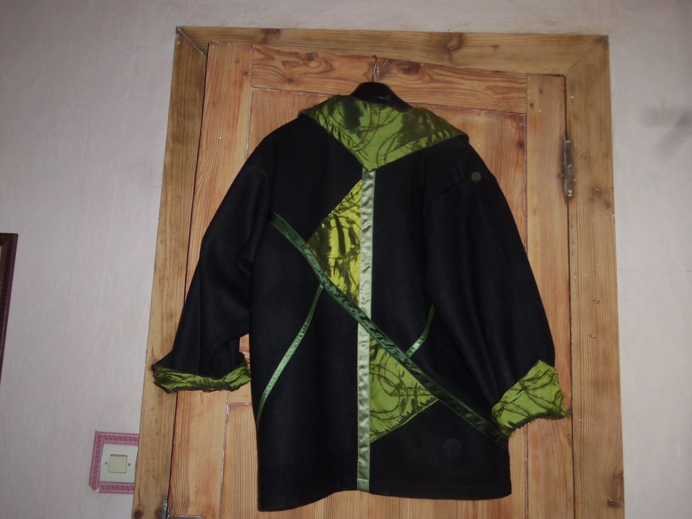 Manteau neuf marque l'Anti-Mite. Vêtements