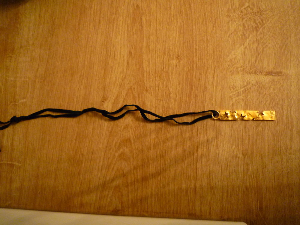 v&eacute;ritable pendentif biche de b&egrave;re 