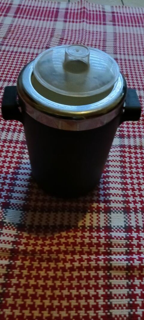 REFROIDISSEUR DE BOUTEILLE STANDARD . 7 Fr�vent (62)