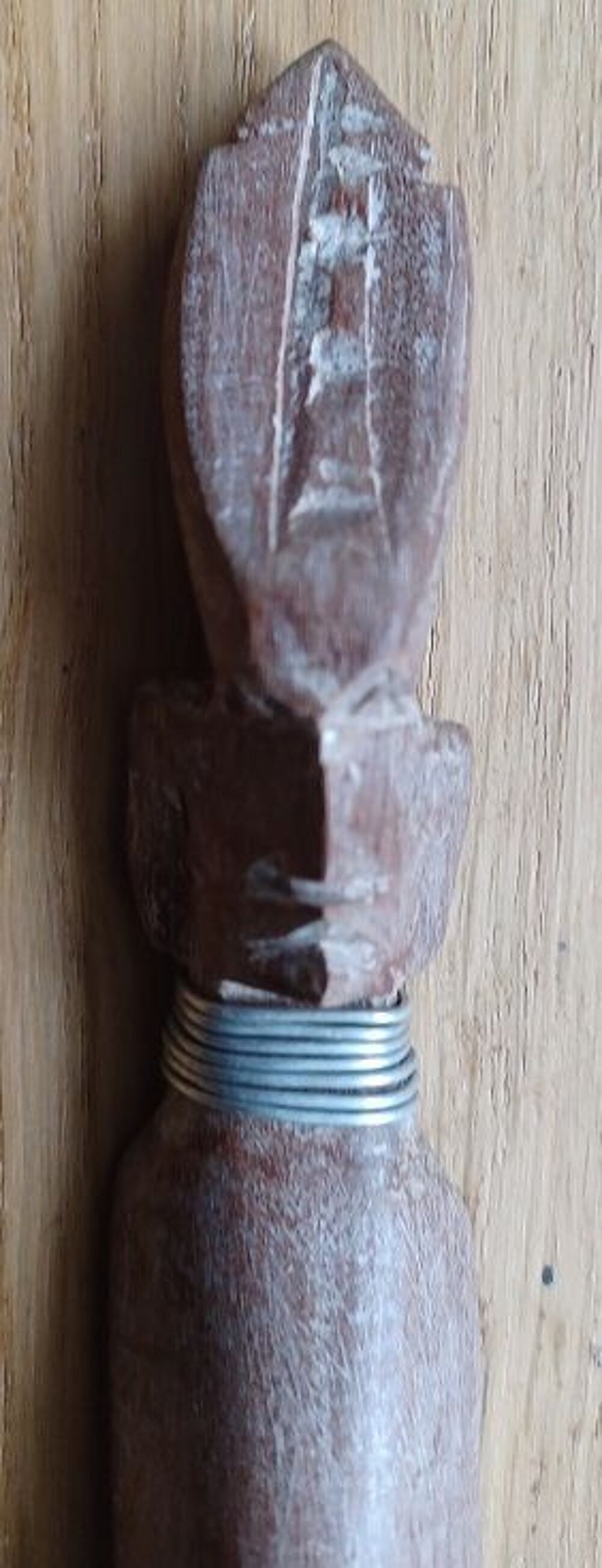 Ensemble 3 couverts bois sculpt&eacute; 