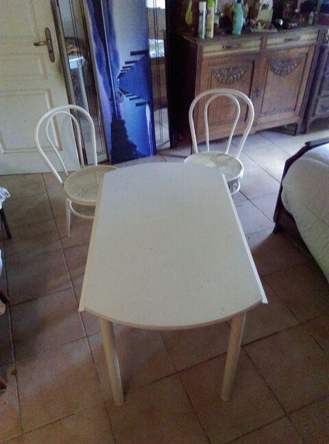 table ronde blanche  deux rallonges pliables 50 Grenay (38)