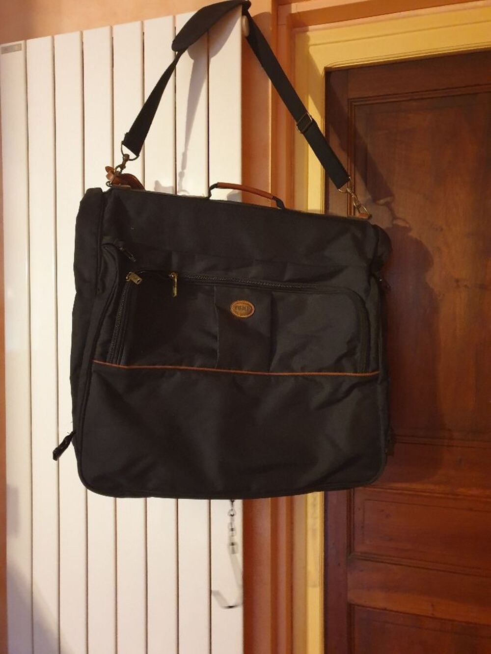 Porte habits/Bagages/Penderie &agrave; v&ecirc;tements, costumes Maroquinerie