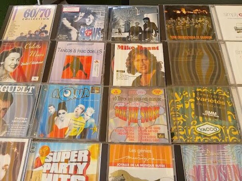 LOT DE 70 CD VARIETES FRANCAISE ET INTERNATIONNAL CD et vinyles