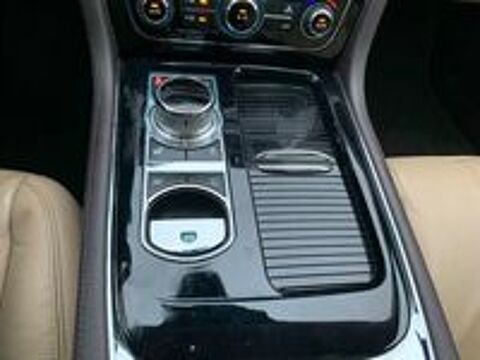 XJ V6 3.0 - 275 Diesel Luxe Premium Empattement Court A 2015 occasion 59310 Auchy-lez-Orchies