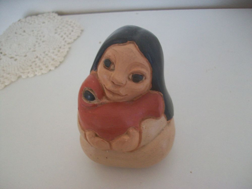 Statuette femme &agrave; l'oiseau Poterie d'art Chili Décoration