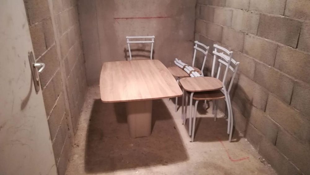 table et 4 chaises Meubles