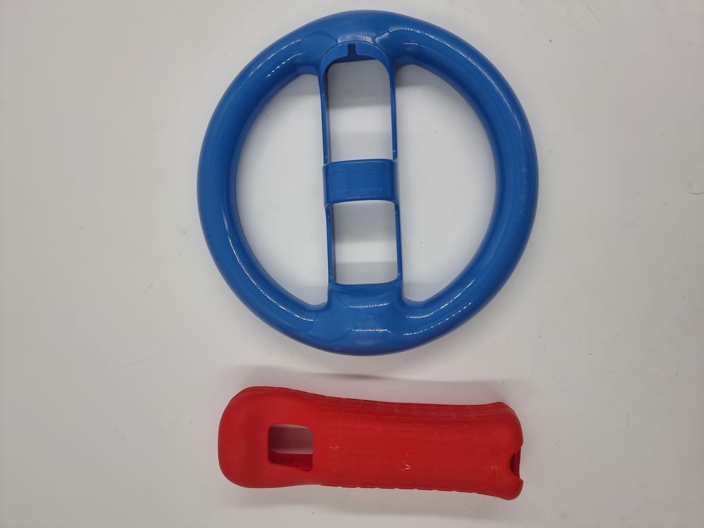 Lot d'un volant bleu + 1 protection de manette rouge... Consoles et jeux vidéos