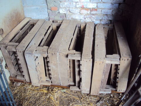 1 LOT DE 12 CLAYETTES BOIS ajourées , stockage Fruits etc Muille-Villette (80)