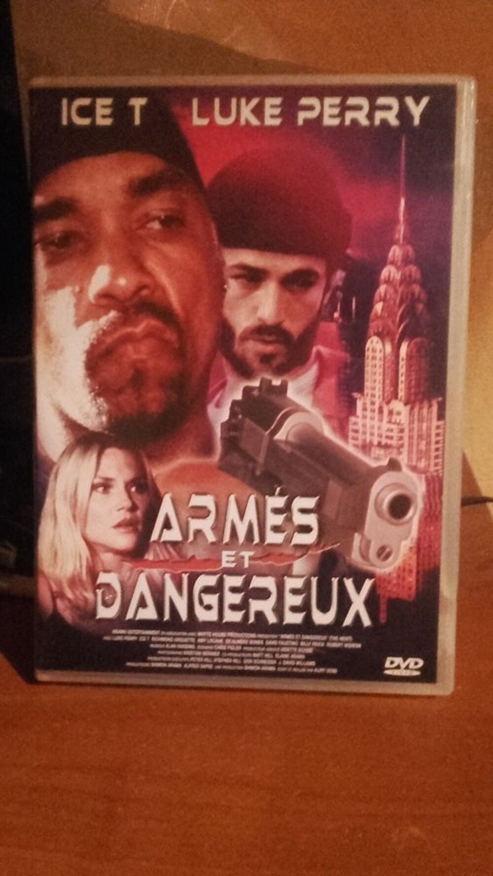 DVD arm&eacute;s et dangereux DVD et blu-ray