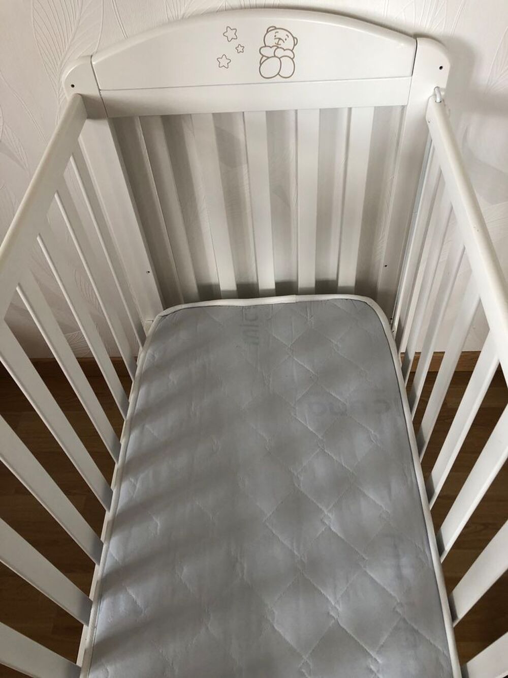 Lit b&eacute;b&eacute; avec matelas 60*120 Puériculture