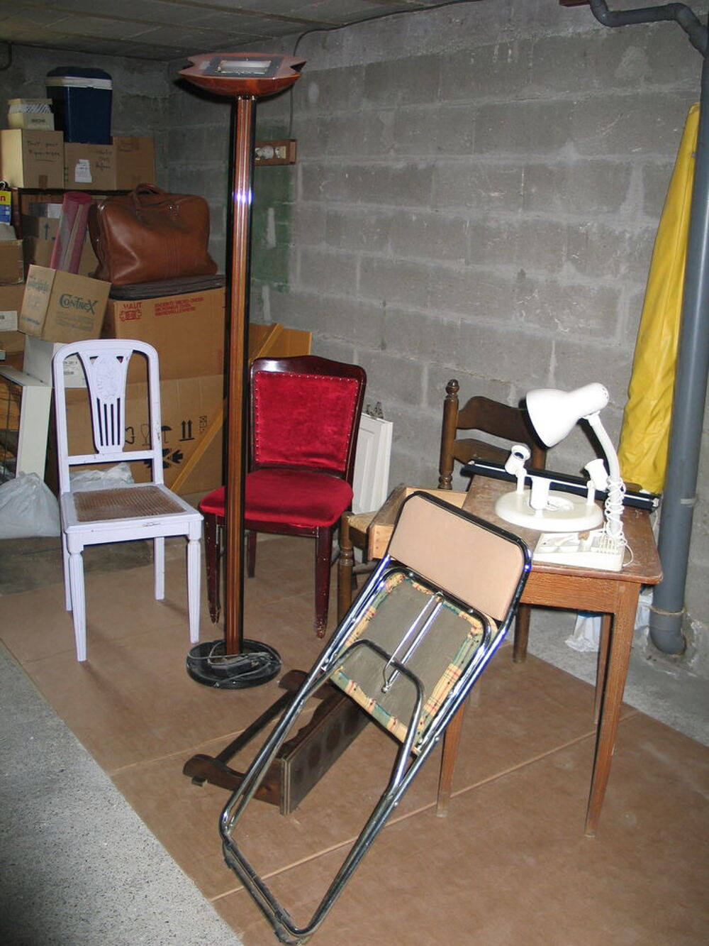 Chaises et &eacute;clairages Meubles