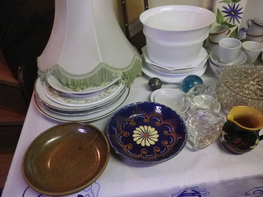 lot de 60 pi&egrave;ces env march&eacute; aux puces
5e Décoration