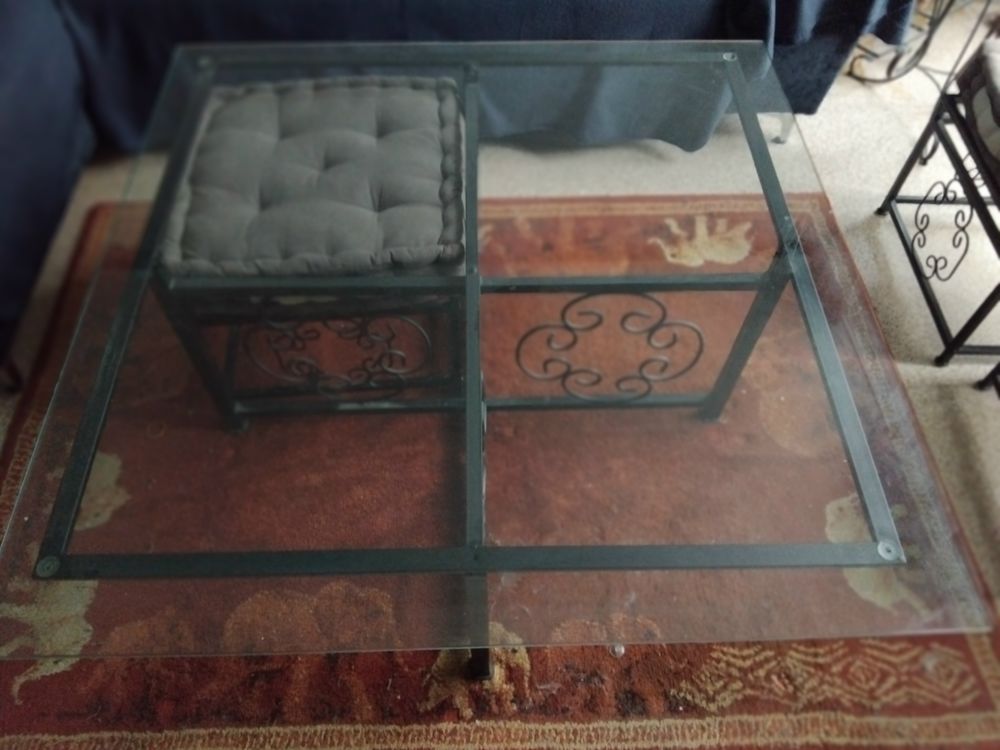 Table de salon plus tabouret Meubles