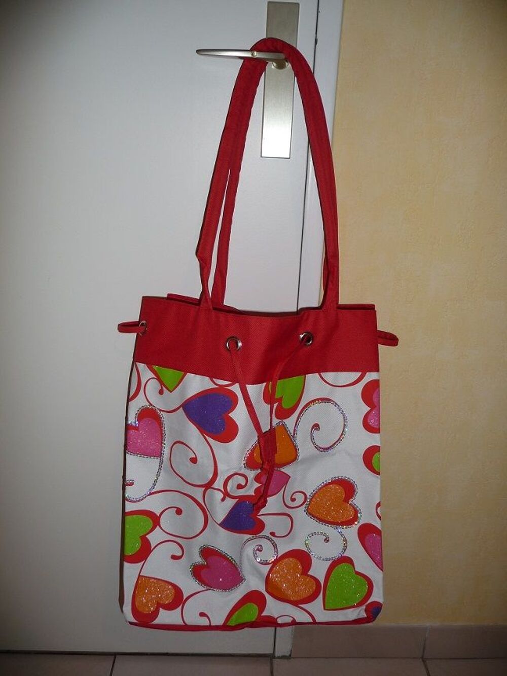 Sac Grand Volume rouge &amp; blanc motifs coeurs Maroquinerie