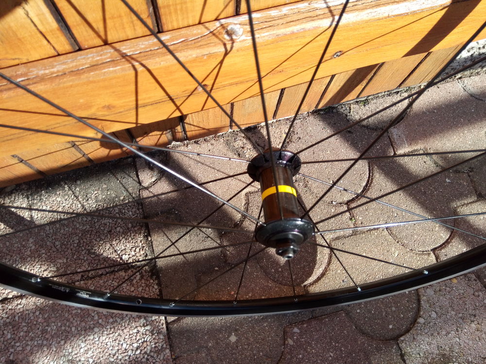 ROUE AVANT MAVIC AKSIUM RACE NEUVE Vélos