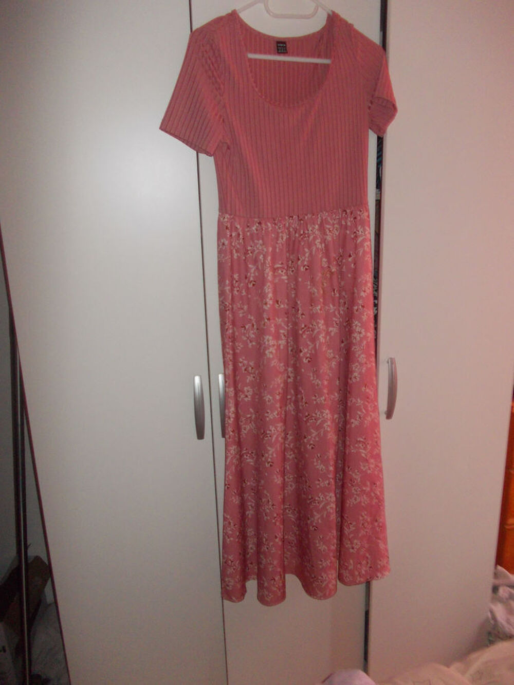 Robe rose Shein
Vêtements