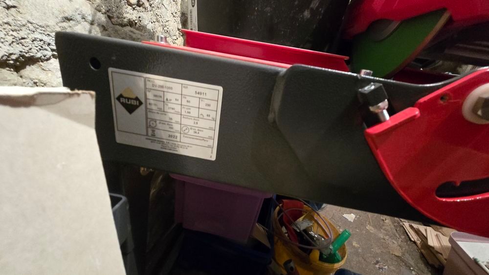 Machine &agrave; d&eacute;couper le carrelage. Neuve, n'a jamais servi. Bricolage