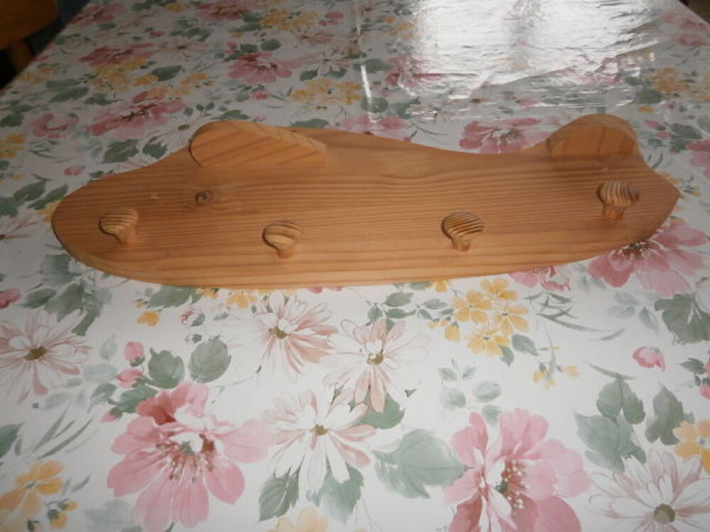 
Porte-manteaux bois forme avion pour enfants Décoration