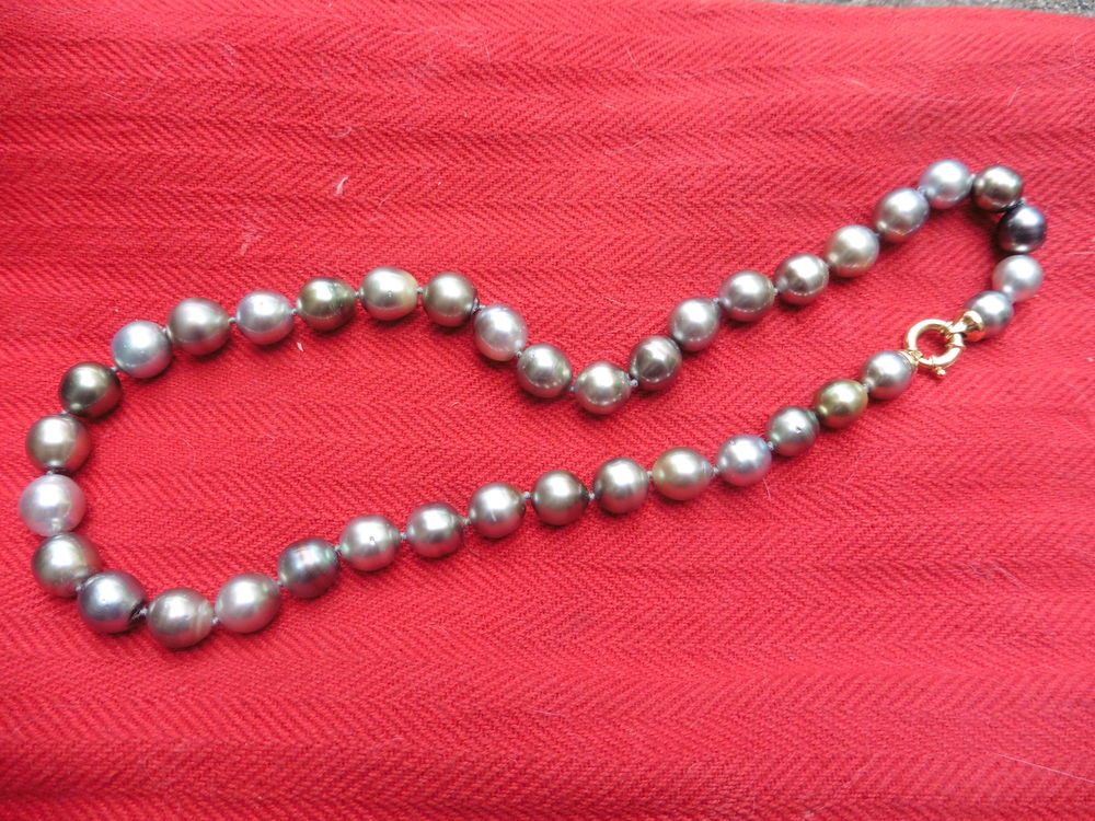  COLLIER. DE PERLES Bijoux et montres