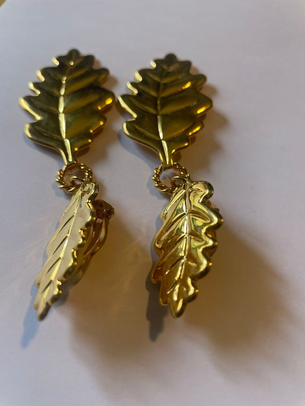 BO clip dor&eacute;e feuille ch&ecirc;ne avec pendant feuille Fressange Bijoux et montres