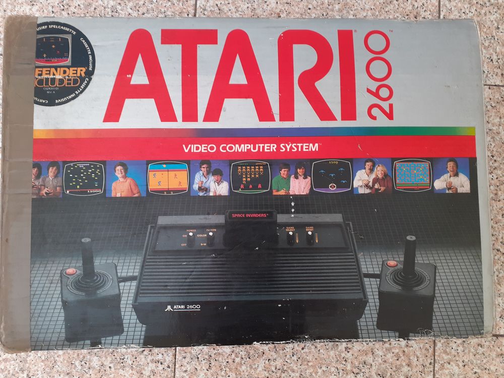 Console Atari 2600, 2 manettes, les c&acirc;bles et 10 jeux Atari, Consoles et jeux vidéos