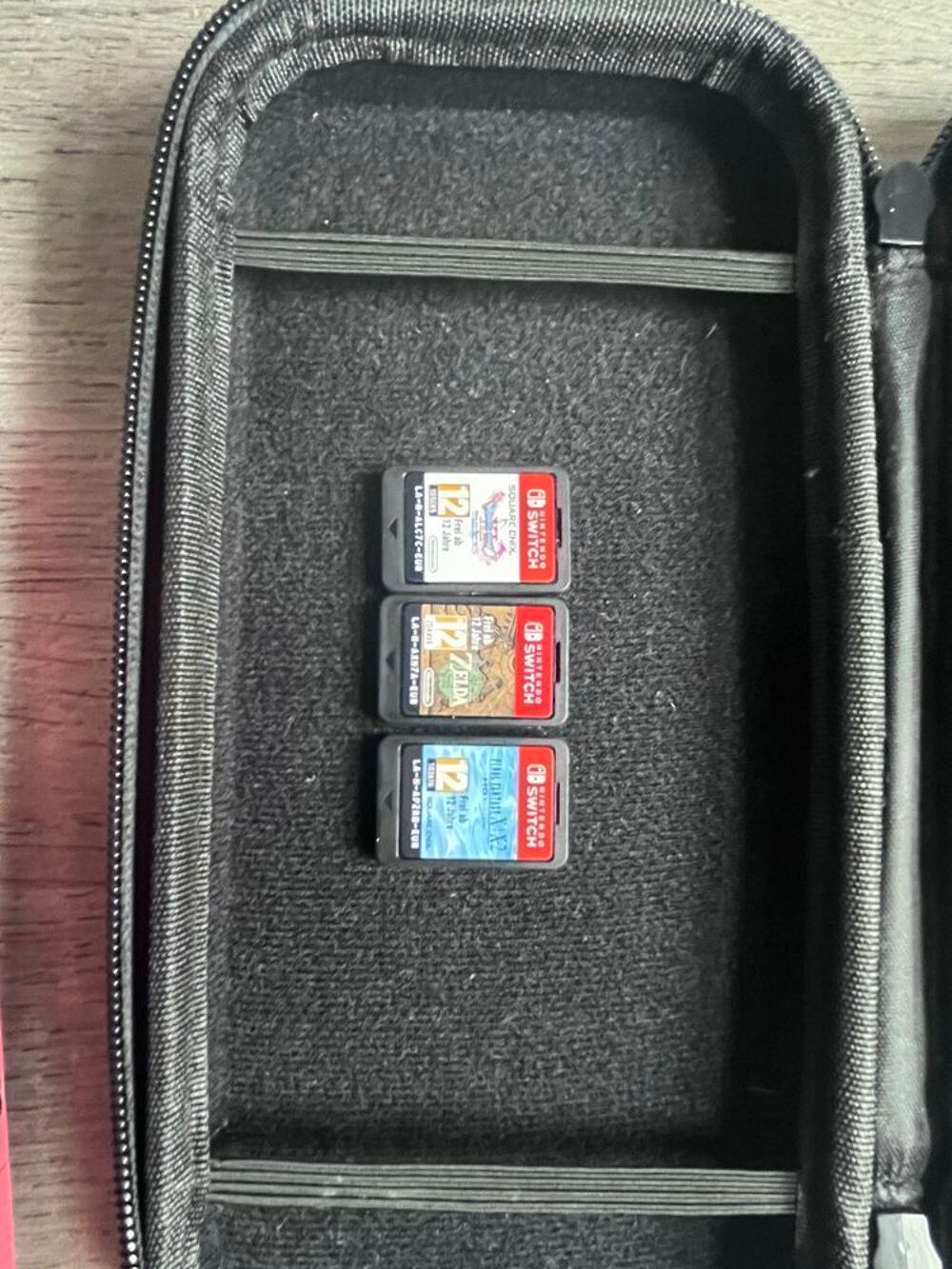 Nintendo Switch Lite �" Tr&egrave;s bon &eacute;tat + Etui + Chargeur + 3 jeux d&eacute;mat&eacute;rialis&eacute;s Consoles et jeux vid�os